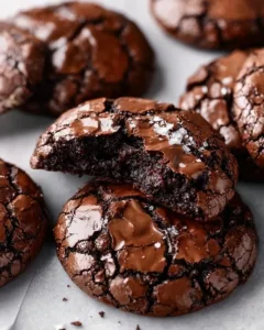 Gourmet Brownie Kekse mit Schokolade und Nüssen auf einem Teller
