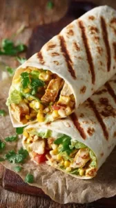 Leckere Hähnchen-Käse Wraps auf einem Teller serviert.