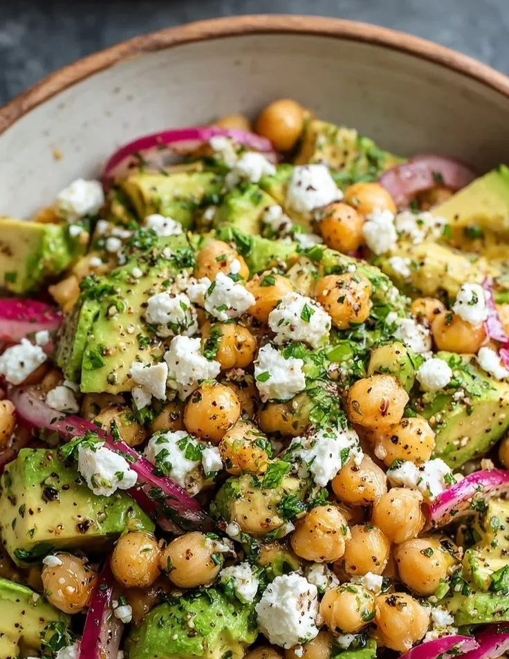 Kichererbsen-Feta-Avocado-Salat